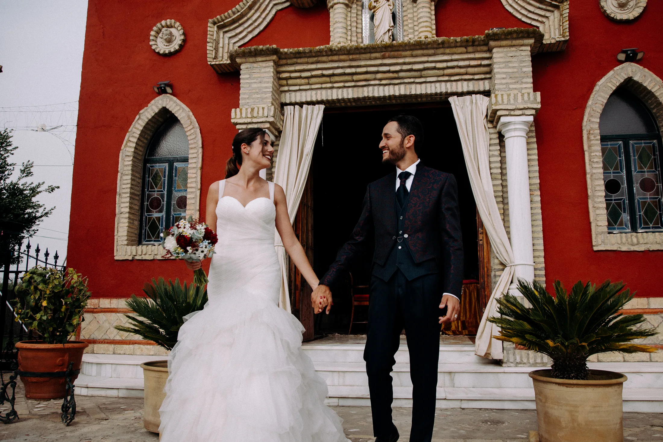 Pareja durante una preboda cinematográfica en Sevilla